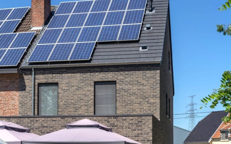 Painéis solares em Portugal: vale mesmo a pena com o nosso sol?