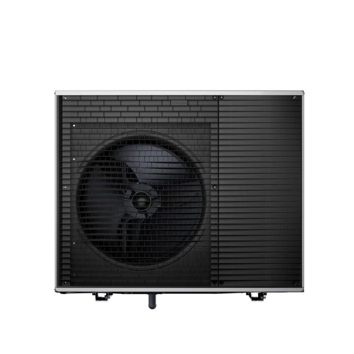 Unidade exterior Daikin Altherma 4 com grelha frontal preta, vista frontal, fundo branco